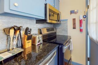Blue Cottage & Beach Condo - 6