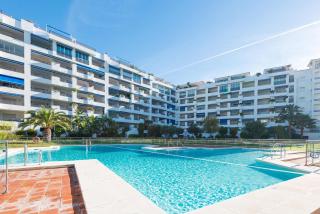 VACATION MARBELLA I Central Puerto Banus Apt, 24-7 Security, a minute from the Marina, The Sea and Luxury Shopping - Marbella - 3