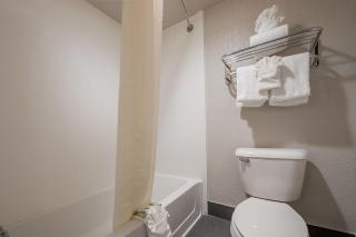 Stratford House Inn - 7