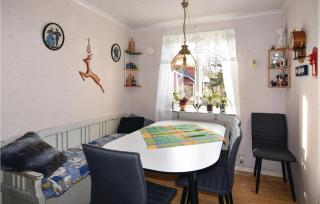 Awesome Home In Sjötorp With Wifi - Sjötorp - 4