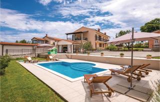 Beautiful Apartment In Hrboki With Wifi - 0