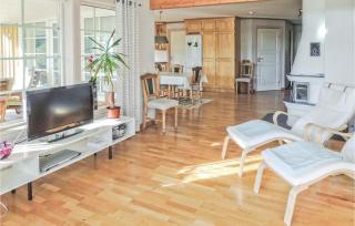 Stunning Home In Lidhult With Lake View - Lidhult - 3