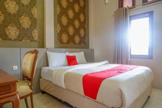 RedDoorz Plus at Hotel Srikandi Kendari - Kendari - 2