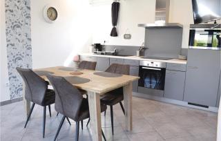 Beautiful Apartment In Sainteny - Sainteny - 9