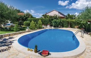 Four-Bedroom Holiday Home Lovinac With An Outdoor Swimming Pool 09 - Lovinac - 9