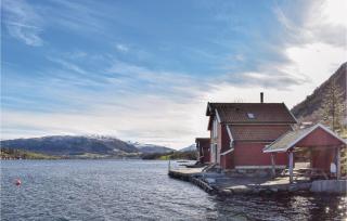2 Bedroom Gorgeous Home In Ølensvåg - 0