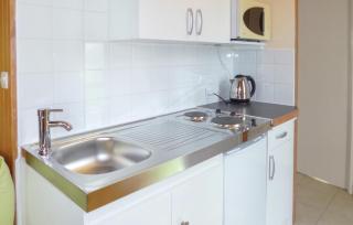 Lovely Home In La Chapelle En Juger - Montreuil-sur-Lozon - 6