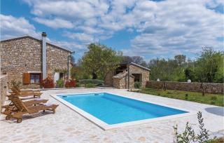 Three-Bedroom Holiday Home In Mratovo - 9