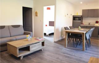 1 Bedroom Cozy Apartment In Sainteny - Sainteny - 9