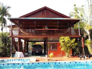 Golden Teak Home Resort - Saraphi - 8