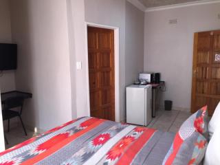 Tropical Paradise Guest House - 1