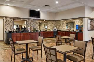 Best Western Plus Milwaukee Airport Hotel & Conference Center - Milwaukee - 6