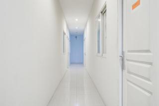 RedDoorz at Siwalankerto Surabaya - Surabaya - 7