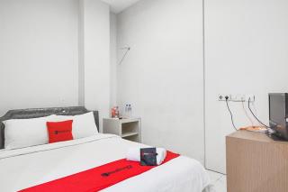 RedDoorz at Siwalankerto Surabaya - Surabaya - 0