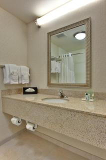 Holiday Inn & Suites Bakersfield by IHG - 7