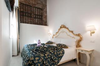 Al Mascaron Ridente - Venice - 2