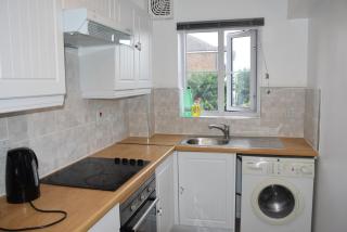 1 Bedroom Apartment Ponders End - Londen - 2
