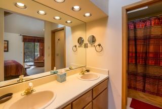 Lowland #3-Close to Village and Aquatic Center. Spacious 3 Bedroom 3.5 baths perfect for 2 families - Sunriver - 7