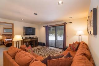 Lowland #3-Close to Village and Aquatic Center. Spacious 3 Bedroom 3.5 baths perfect for 2 families - Sunriver - 4