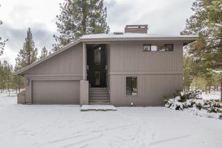 Lowland #3-Close to Village and Aquatic Center. Spacious 3 Bedroom 3.5 baths perfect for 2 families - Sunriver - 0