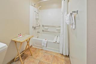 Days Inn by Wyndham Lebec - 5