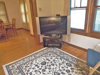 Comfortable 3 BR Craftsman Bungalow in Milwaukee's Bay View Neighborhood - 4