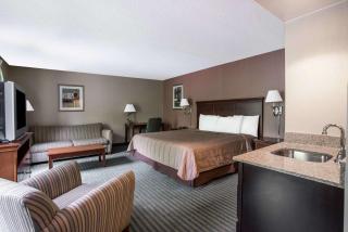 Days Inn by Wyndham Westminster - 2