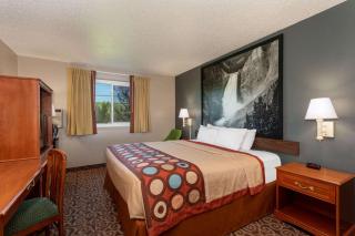 Super 8 by Wyndham Gillette - Gillette - 1