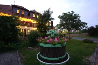 Hotel & Gasthof zum Rödelseer Schwan - Rödelsee - 1