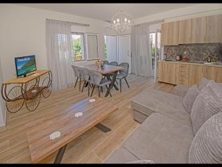 Pasithea House - 0