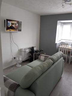 1 Bedroom Apartment Ponders End - Londen - 9