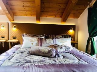 Golden GaPa Penthouse 1 - 2