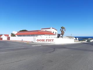 Oom Piet Accommodation - Gansbaai - 9