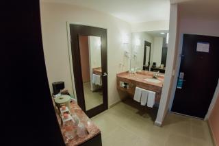 Excellence Express & Suites - 8