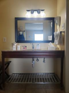 Days Inn by Wyndham St. Petersburg / Tampa Bay Area - 9