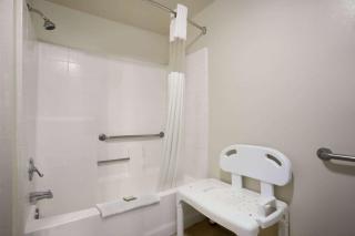 Howard Johnson by Wyndham Buena Park - Buena Park - 7