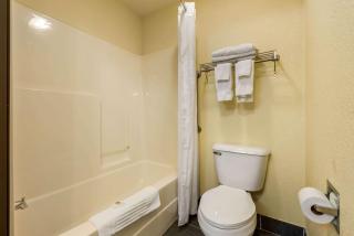 Comfort Inn Warren I-69 - Warren - 8