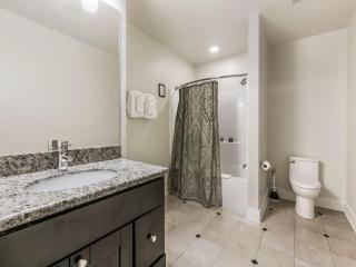 Beautiful Condos Steps from French Quarter and Bourbon St - New Orleans - 1