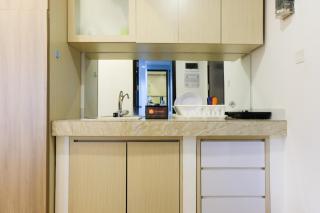 Cozy and Compact Casa De Parco Studio Apartment By Travelio - Tangerang - 7