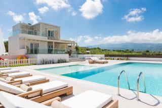 Rosmerta Villa, Chic & Prestigious, By ThinkVilla - Perama - 0
