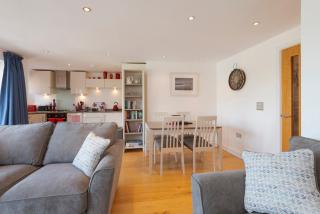 The Beach House & Porth Sands Apartments - 1