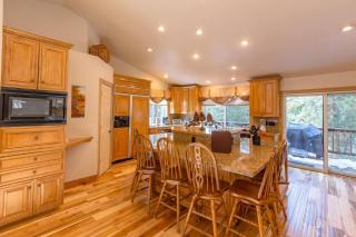 Beautiful 3500sf Lake Tahoe Home W/ Open Layout - Zephyr Cove - 6