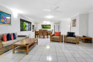 Roydon Beachfront Apartments - Trinity Beach - 8
