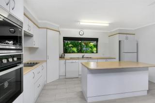 Roydon Beachfront Apartments - Trinity Beach - 3