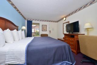 Howard Johnson by Wyndham Savannah GA - Savannah - 7