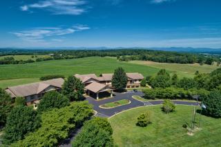 Round Hill Inn - Orange - 0