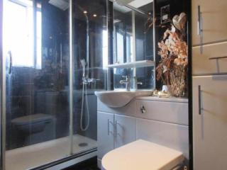 Apartment & Rooms in London - Croydon - 3
