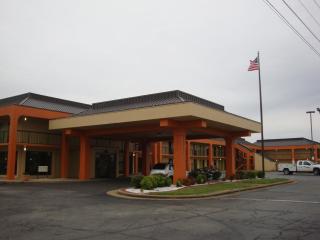 Econo Lodge Inn and Suites - Jackson - Jackson - 0
