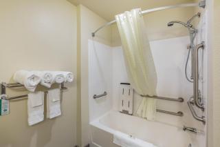 Cobblestone Hotel & Suites Hartford - Hartford - 9