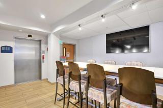 Executive Residency by Best Western Navigator Inn & Suites - Everett - 7